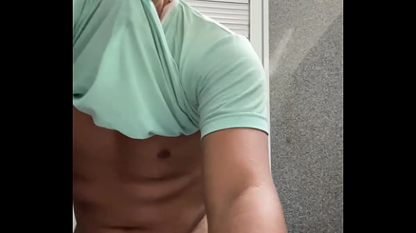 Balançando o Pau no banheiro