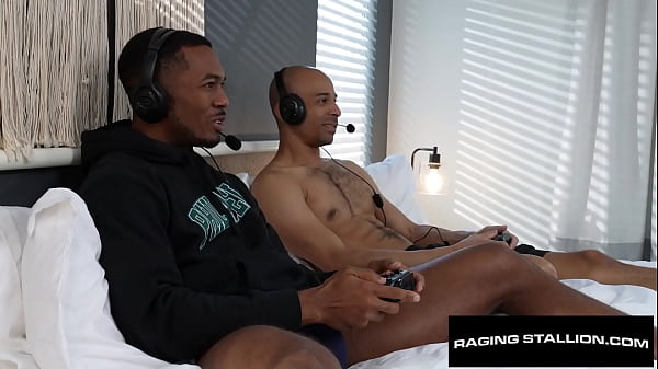 Bubble Butt Flip Fucks Nine Inch Rod – Zario Travezz, Sean Xavier – RagingStallion