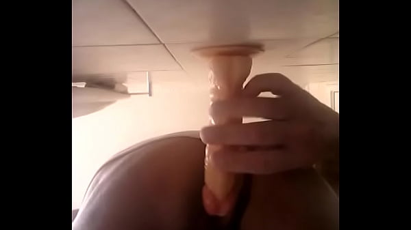 Colocando dois strapon no cuzinho