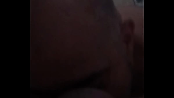 Comiéndome el culo bien rico