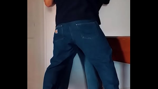 Compa hetero vergon y dominante me folla despues de unos tragos