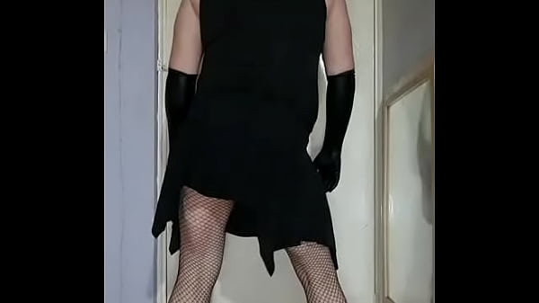 crossdresser wants more than two full glasses of pee