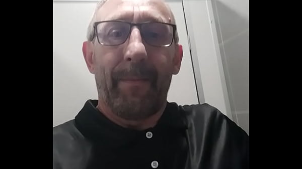 Писаю в торговом центре