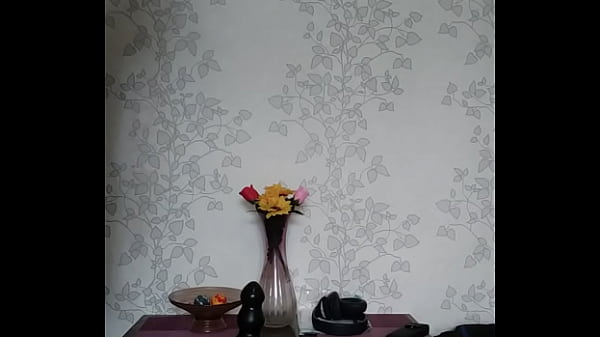 Трахаю себя на столе