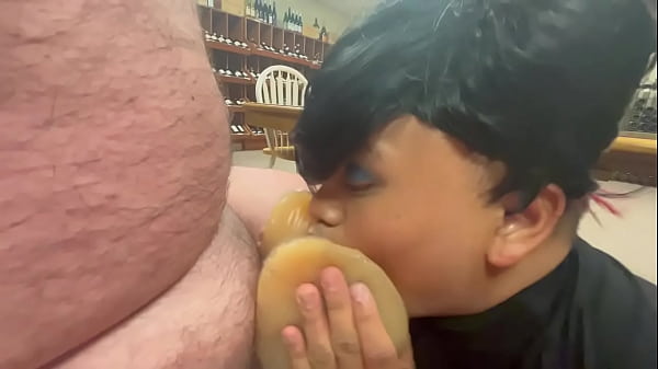 Daddy gives me a hand. – Grindr Handy