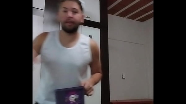 Depilando minhas axilas e meu peito para vocês