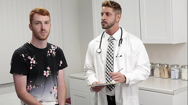 Doctor Administrates the Protein Dose Directly in The Twink’s Ass – Doctorblows
