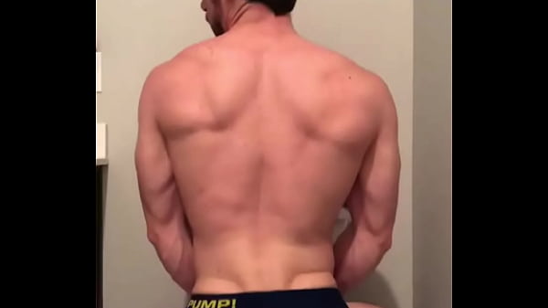 eagerbttm es follado por un dildo grande