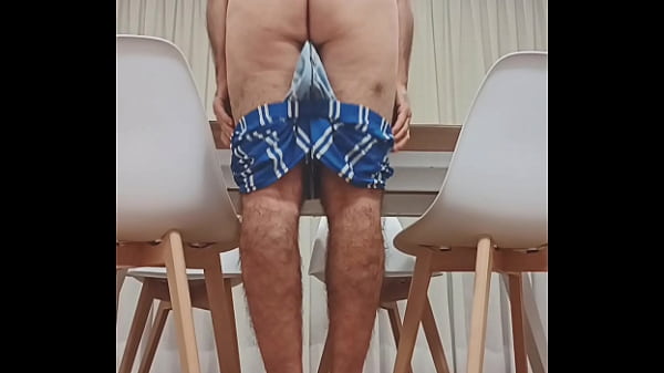 Flagrado rebolando pelado no escritório