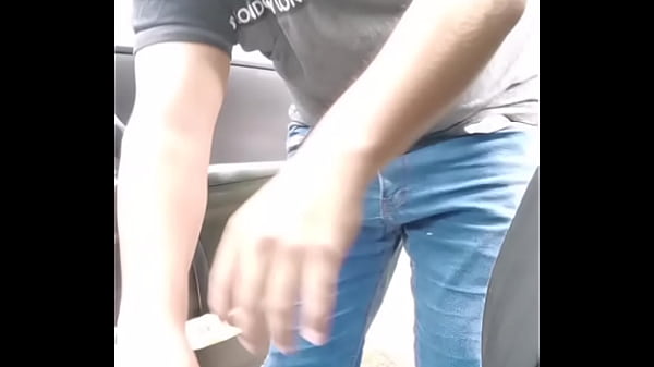 Gordito de masturba en la carretera