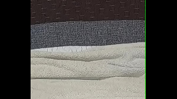 Gozando com consolo nu cu