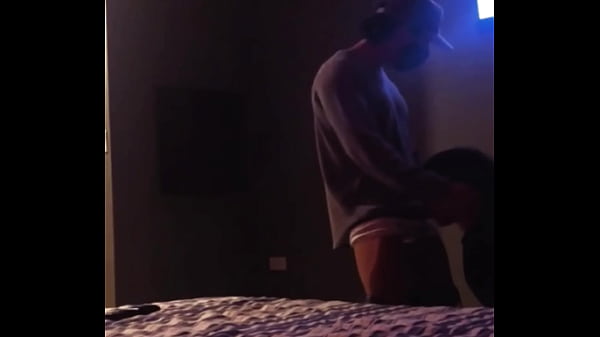 Invité a unos tragos al vecino y me lo folle como una putita