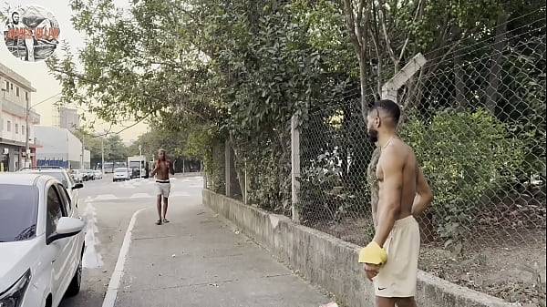 Jamesvillarxxx – estava na rua sem bateria fui pedir uma informaçao para um cara na rua e rolou sexo com ele eu namorado dele