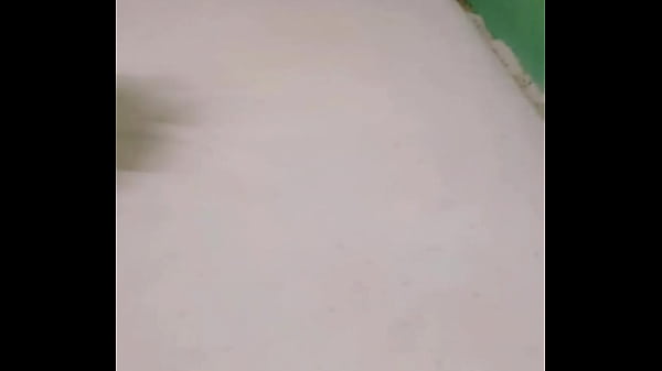 Jogada na cama mostrando bunda gorda e lisinha