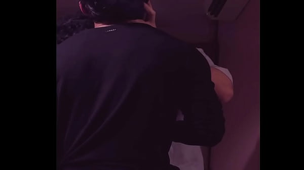 Llegamos del bar un domingo y el hetero me folla pensando que soy su Exnovia