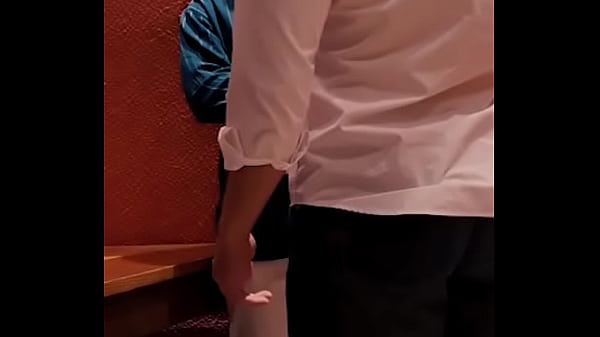 Me folla el hetero curioso luego de llegar pasados de tragos de la disco