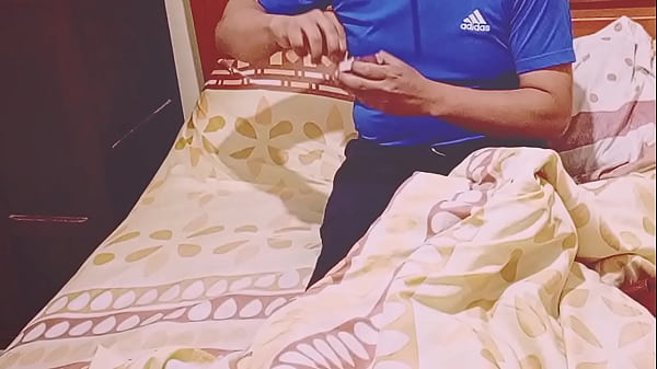 Me masturbo y me saco el semen en un alojamiento