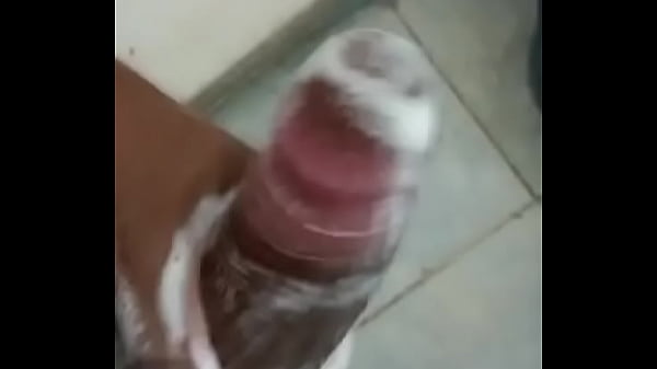Meu preto gozando pra mim no banho