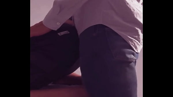 Mi mejor amigo me hace el amor cuando sus papitos se van de casa