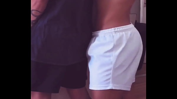 Mi Primate me folla cuando sus papis se van de casa