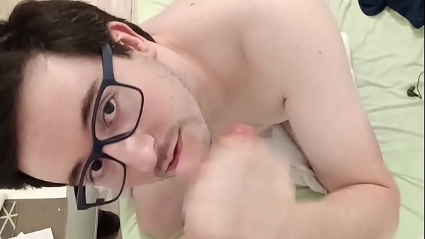 Miguel Hoffmann engasgando com o pau de borracha