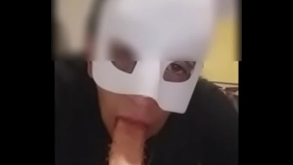 Mira a esta marica asquerosa en acción y dime en los comentarios como quisieras humillarme