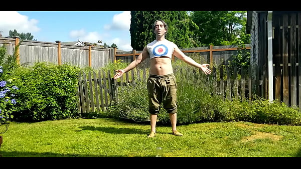 Outdoor relaxation with sexy cosplayer Max Shenanigans