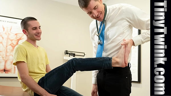 Petite Guy Had to See the Big Man Again for Some Intimate Fun – Tinytwink