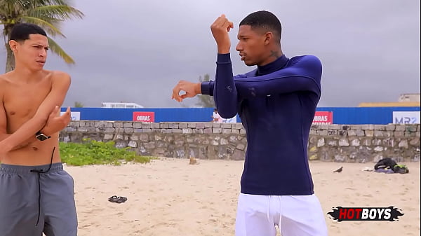 Surfando na piroca do dotado!