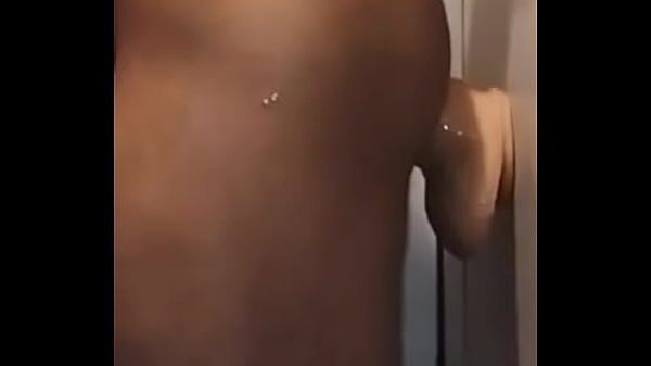 Um pau grande e grosso pro meu cu guloso