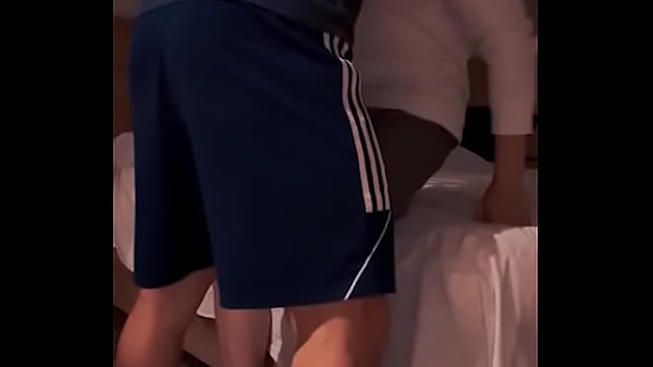 Convencí al hetero dominante a mamarle la verga y luego termina fallándome muy fuerte