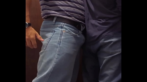 Deportistas follan a pelo luego de una noche de tragos en el bar en el hotel