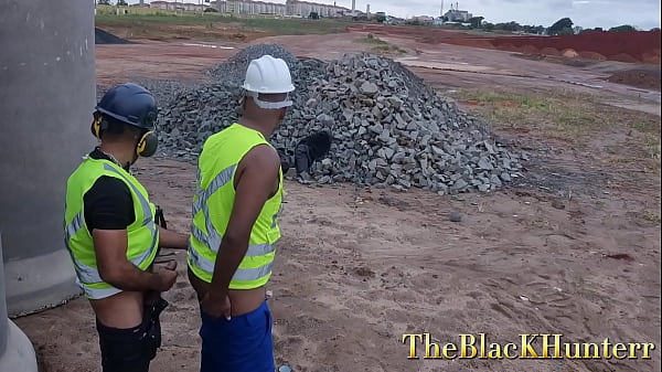 Funcionários da prefei…. da cidade fudendo escondido na obras.