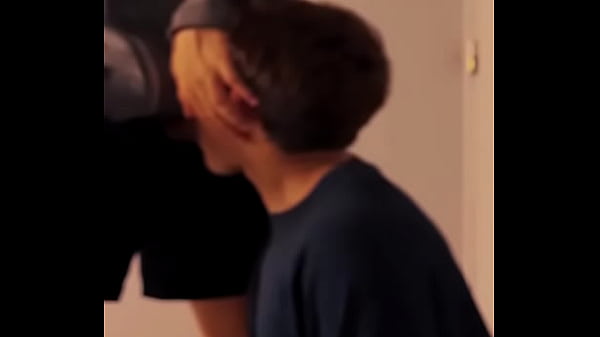 Ladrón se mete a mi casa y me folla salvajemente luego me roba