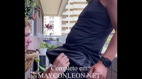 MACHO MADURO ME FODENDO NA VARANDA DO APARTAMENTO
