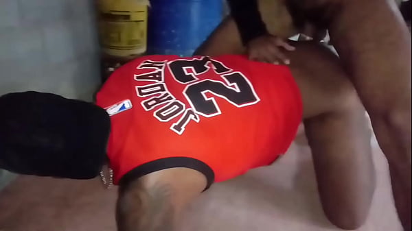 Pedreiro dotado me fudeu no cômodo em contrução o colega dele filmou tudo