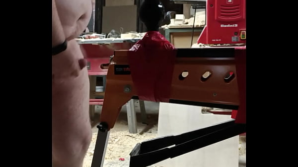 Penetrazione dolorosa con grosso butt plug