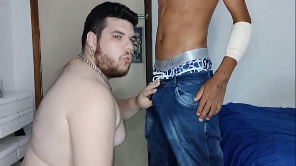 Prévia – Hetero Motoboy Novinho Gosta de Comer Rabo Gordo (COMPLETO NO SHEER E RED) Veio de longe todo machucado porque viu meus videos e mandou mensagem doido pra comer também,