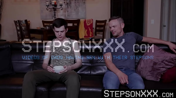StepsonXXX.com – Trent Summers & Dakota Lovell & Zacc Andrews – Hunk Trent Summers tickles twink Dakota Lovells lovely asshole