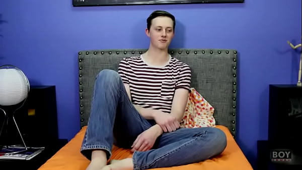 Sweet Twink Holden Ross Slides In A Dildo In His Juicy Ass