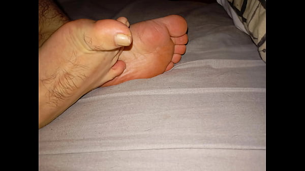 Te hago una paja con mis pies – AUDIO