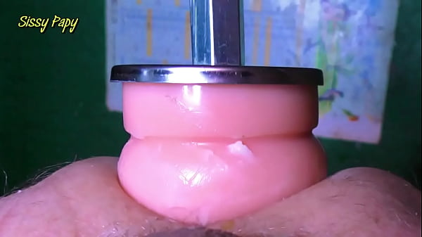 1B Sissy Papy avec la Machine à baiser