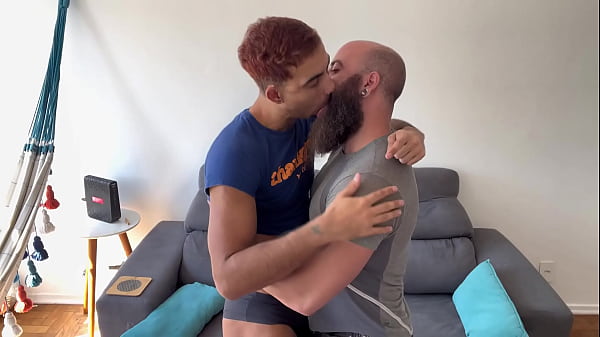 barbudo bear pegando passivo de calcinha