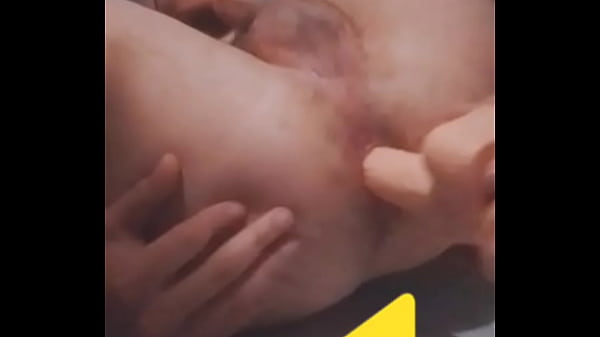 Culón con caliente agujero y dildo