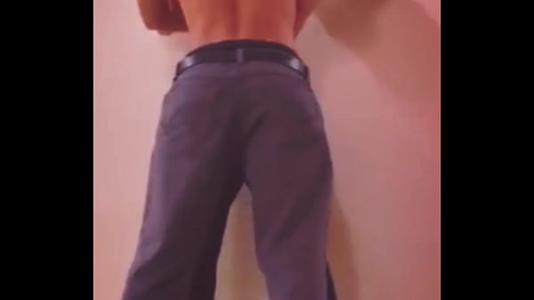 Deportistas follan en su habitación de hotel antes de ser descubiertos