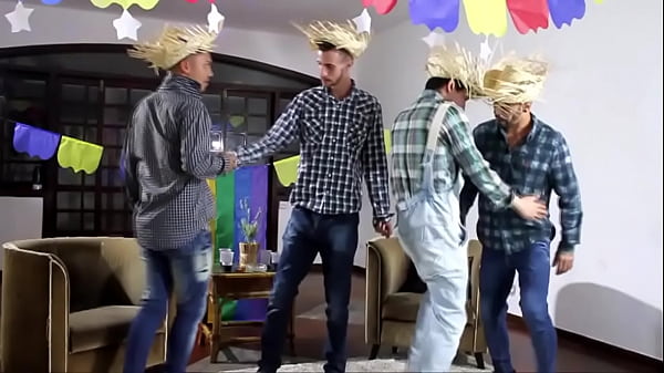 FESTINHA JUNINA VIROU UMA SURUBA