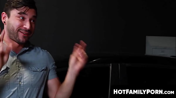 HotFamilyPorn.com – Scott DeMarc deepthroats thick throbbing cock hard