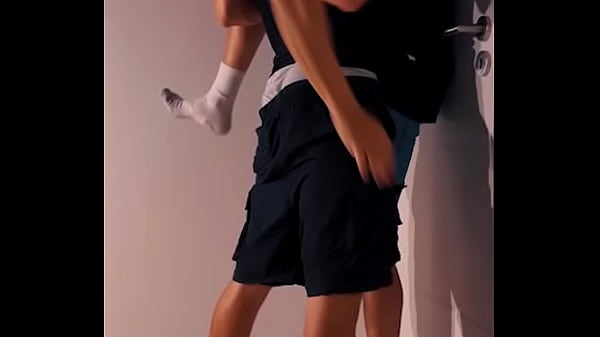 Le ofrezco una mamada al Delivery de pizza por propina extra y termina follándome