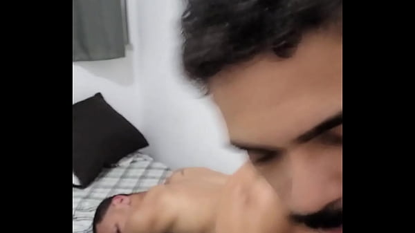 Macetei o gostoso e a gozada foi para na boca dele – Assista Completo