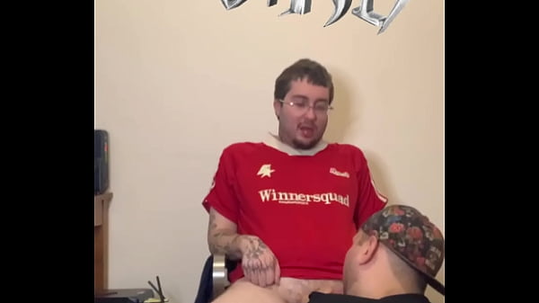 Mamando pau tatuado e tomando leite em live do x (COMPLETO NO RED)